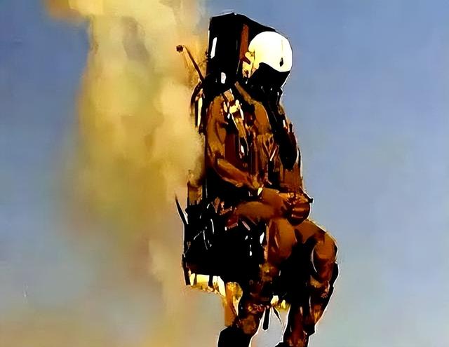 英媒披露印巴空战惊人细节，霹雳-15可能单换阵风。