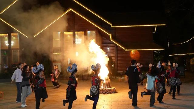 梯田映暖阳，元阳让异乡人恋上“第二故乡”