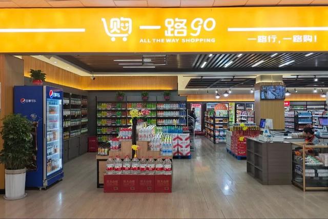 戈壁上的文化风情驿站——记三岔口喀什古城主题特色服务区的蝶变