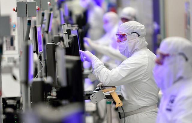 ASML最强EUV光刻机曝光，单次曝光5nm，售价超50亿元