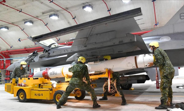 王毅外长发出统一最强音	，向全世界通报两件事，中国再也不避讳了