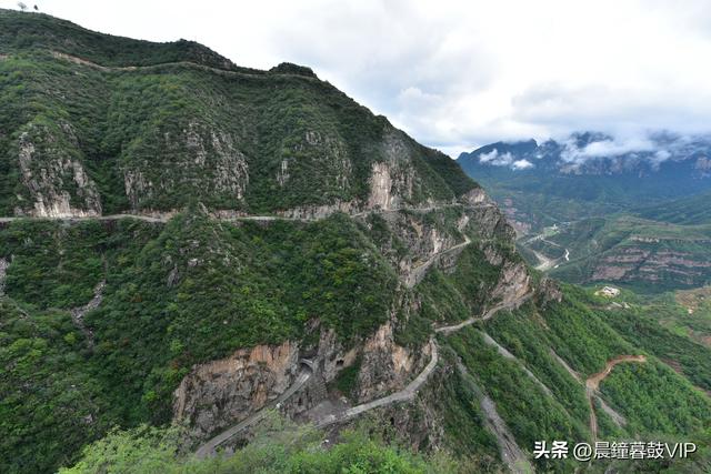 太行山平顺县的天路