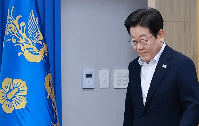 九三阅兵前夕，首位公开拒绝出席的总统浮出水面，我国做出特殊安排，这一举动究竟意欲何为？