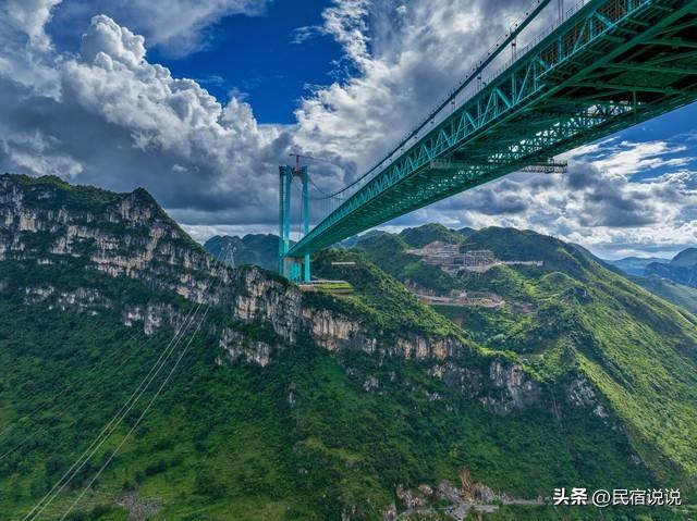 太吓人了！贵州这里居然在峡谷玩无绳蹦极。