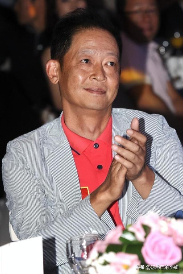 无缝衔接7任女友后，娶了富婆的59岁王志文，今憔悴不堪尽显老态