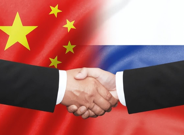 决战在即，普京反应异常，美官员提醒32国：中国挺俄，另有目的