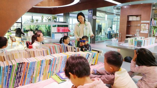 VR“潜入”深海！咸安这场沉浸式阅读解锁科普新体验