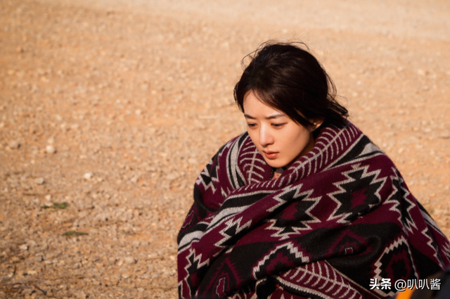 和赵德胤恋情真相大白半年，央视3天2次点名赵丽颖，冯绍峰没说错