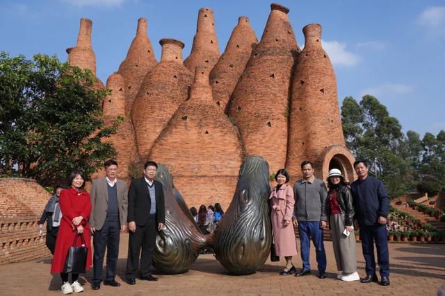 东风韵里话共情 红河畔上谱新篇——红河流域中越媒体交流活动侧记