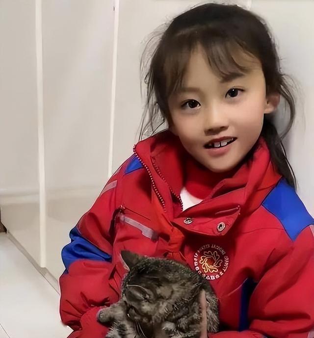 后不后悔？宁夏那个一笑成名拒绝百万签约的小女孩，现在成了这样