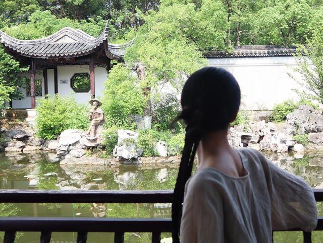 太惨！江西19岁女大学生景区被捅身亡，凶手身份曝光，事情不简单