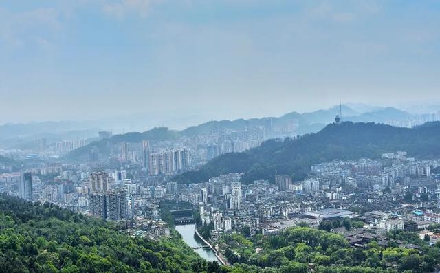 贵州这座“千瀑之市”，宛如一幅山水画卷、景色优美，值得一去