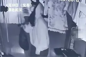 湖北某校一男子，不止一次男扮女装突袭女寝，竟为了盗窃内衣内裤图片