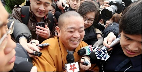 少林寺每年收入上亿，捐的香火钱花哪了？方丈释永信：我月薪700