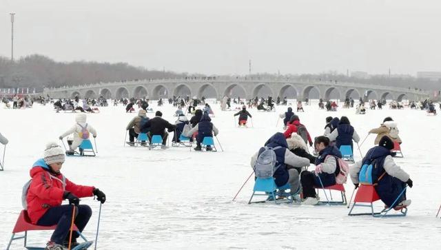2026年第一场雪！颐和园美成了“雪中冰嬉图”