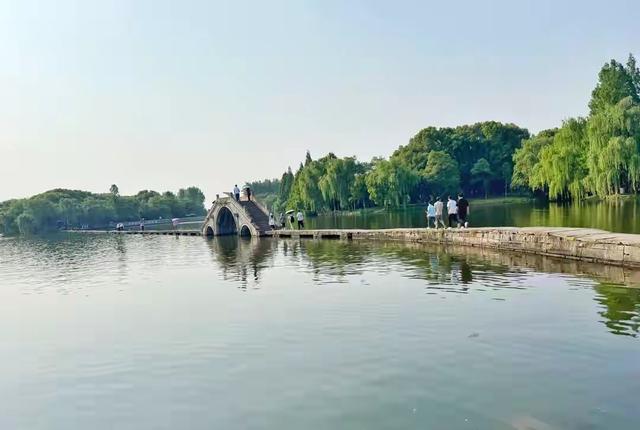 游景色秀美的柯岩