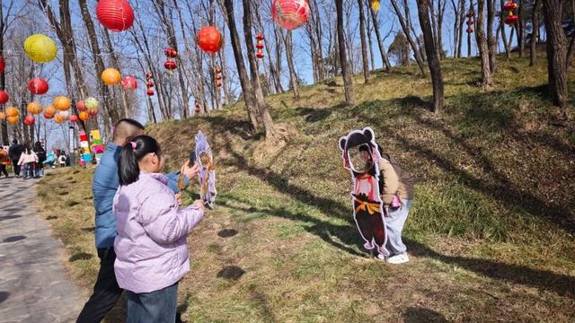 火爆出圈！文池景区童趣树偶成新春打卡爆款