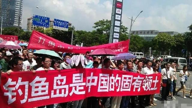 日本疯狂挑事儿，中国合法反击！外媒：快来看，中国霸凌日本啦！