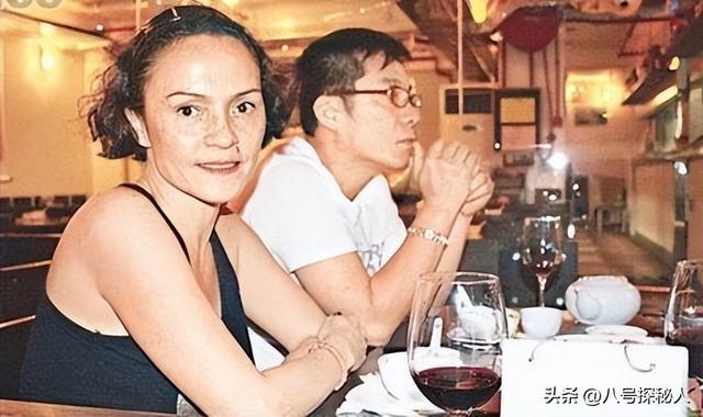 她是张柏芝妈妈，50岁时还演三级片，曾大骂谢霆锋全家人都是戏子