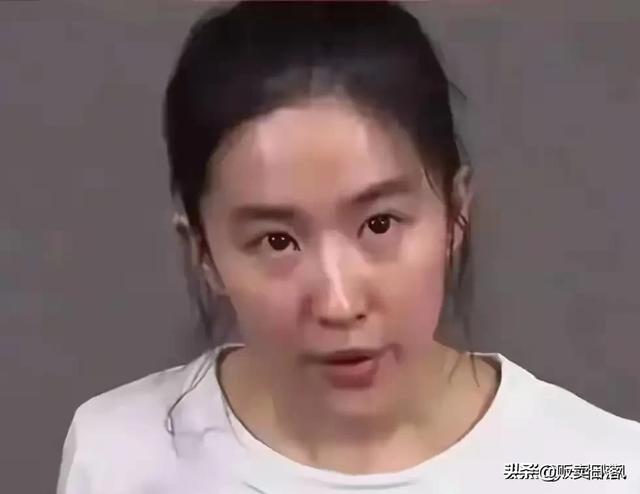 刘亦菲素颜出镜,与路人无差别,网友:这才是真实状态