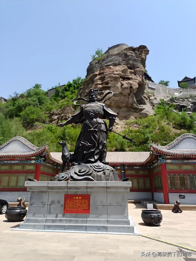 神木二郎山游记：驼峰峭壁寻古庙，一笔架起天地间