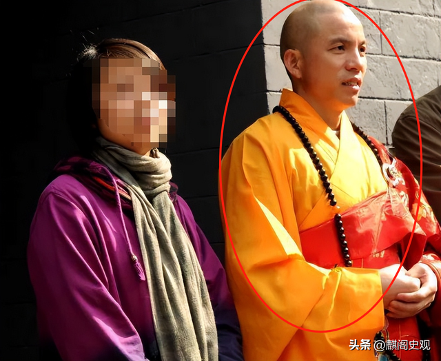 新住持上任不到一天，印乐与美女照片被曝光！与释永信区别太明显