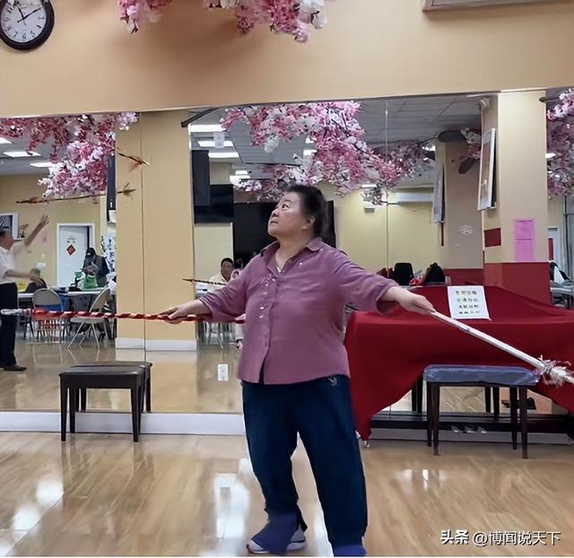 京剧老艺术家齐淑芳	，为传播京剧做出很大贡献