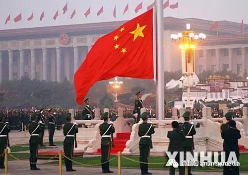 老外到北京看升国旗:穿越30年时空,重写《共和国的早晨》