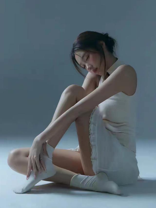 ‌00后北舞校花周静波，172cm的舞蹈精灵，身体超柔软