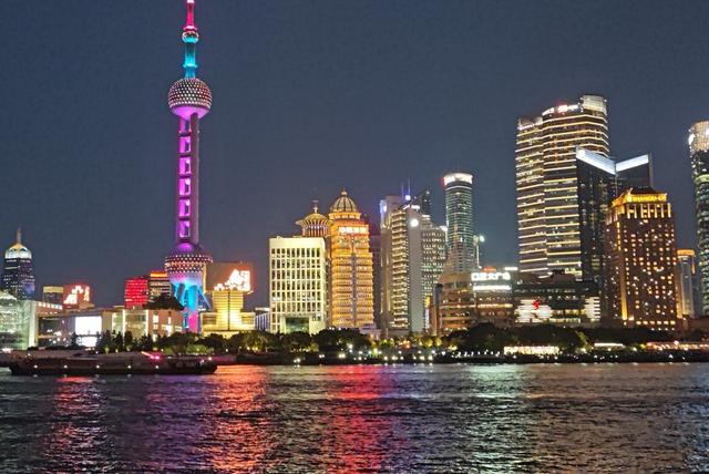 实拍上海滩夜景精华，每年吸引国内外无数游客打卡！