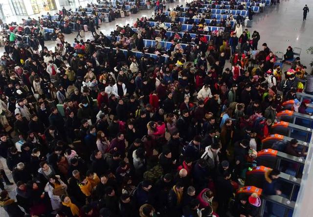 美国人口3.41亿，俄罗斯1.44亿，为何中国14.08亿还担忧人口问题