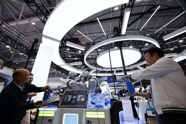 第二十七届高交会今日在深圳开幕