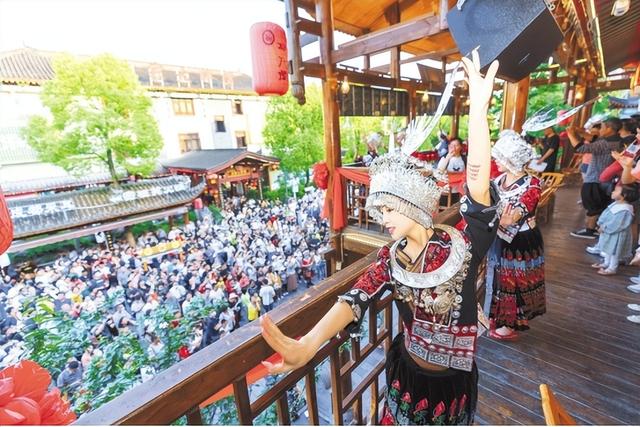 扎堆，宰客还不够？为什么旅游体验总是这么差？