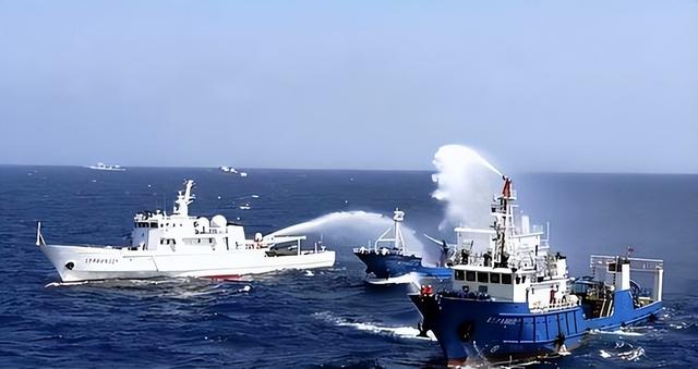 中日架炮海上对峙3小时！日船只夜袭钓鱼岛	，中方再次通告联合国