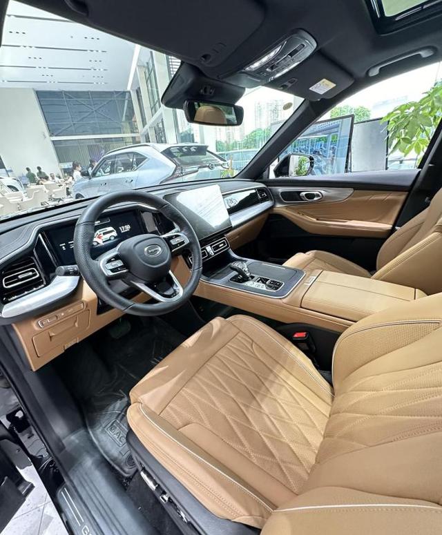 20万买大七座，传祺GS8对比丰田汉兰达，一代国产赢得很彻底