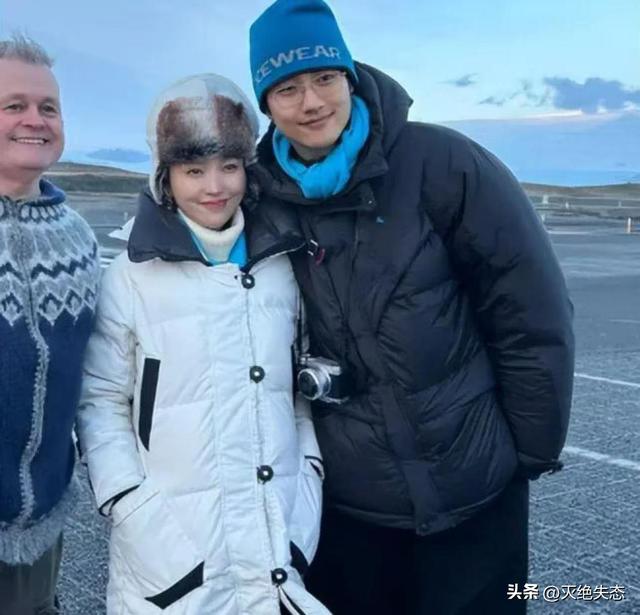 落毛凤凰不如鸡？42岁著名歌手江苏走穴	，宾客只顾吃席没人搭理