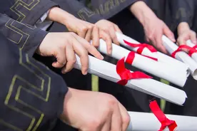 全国高考录取分数线排名一览表：2025多少分能上二本？图片