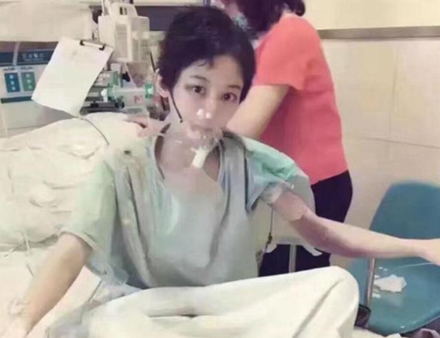 26岁就已离世！全身溃烂没钱医治而亡，被全家8口“吸血”多年