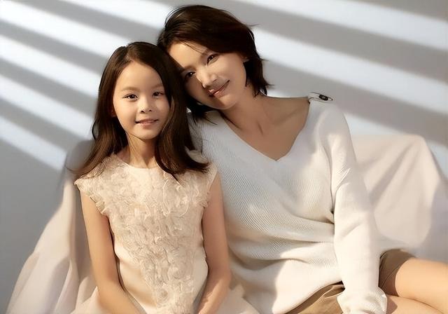 陈思诚爱惨了她，王凯迷恋着她，41岁成单亲妈妈的她活成了大赢家