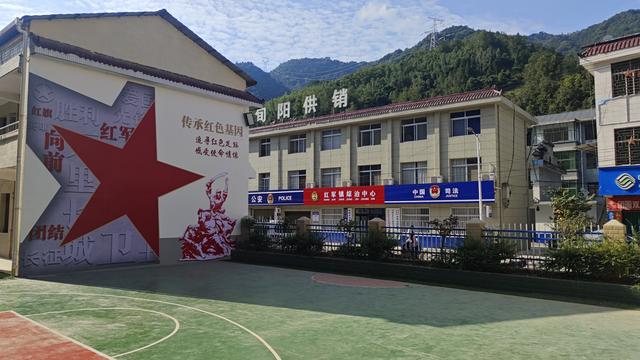 赏秋秦岭，摩旅商洛（03）打卡全国唯一“红军镇”，进入湖北境内
