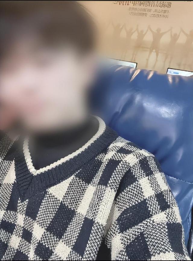 监控曝光！山西一男子因前女友拒复合持刀闯入家中，女子哥哥在家门口遇害，案件将开庭