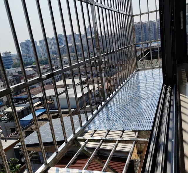 越来越多人阳台不做“防盗窗”了！建议学广州人的做法，真高级
