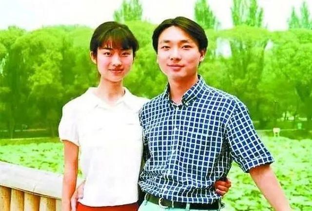 事实证明，54岁“丁克”了半辈子的康辉，早已走上了另一条大道