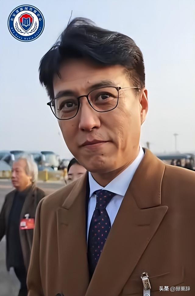 被央视怒批、洋相百出、腹中空空，这几位“绝望的文盲”凭啥能火