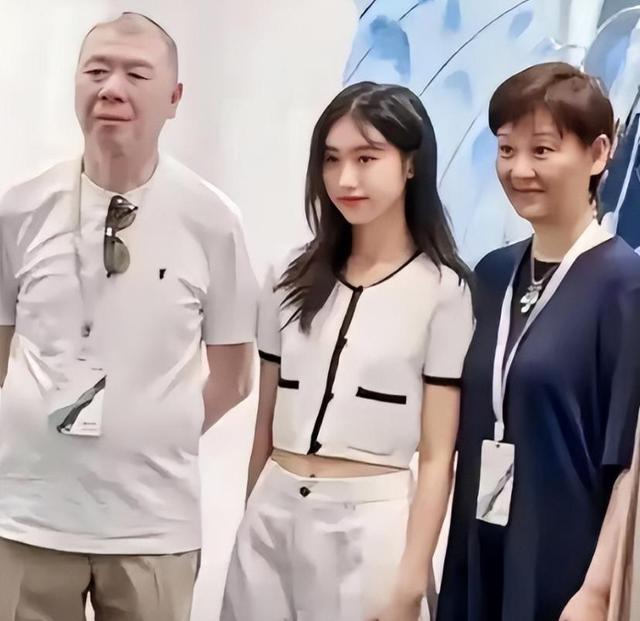 徐帆回应离婚5个月，冯小刚近况曝光，他的“小心思	”再藏不住了