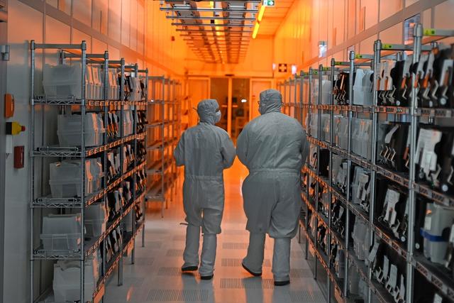 110亿芯片580亿索赔，被荷兰抢走的权与利，中国要连本带利讨回来