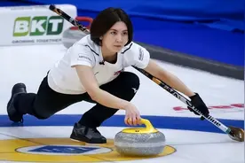 “十四冬”小课堂｜冰壶鞋左右脚为什么不一样？图片