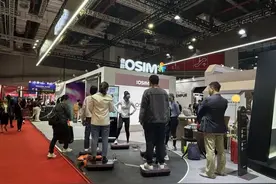 进博时光｜站着不动也能减脂？进博会上这款神器引发关注图片