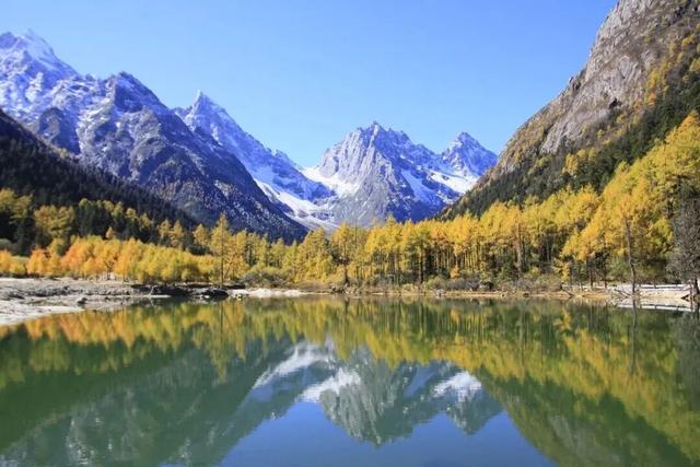 旅游界中的“天花板”！全国游客都在涌向一个州——阿坝！