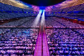 今晚，苏州奥体中心演唱会继续！图片